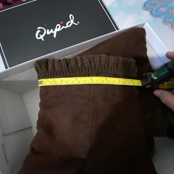 Qupid Brown Suede Knee High Boots W/cuff. New/box - Picture 9 of 11